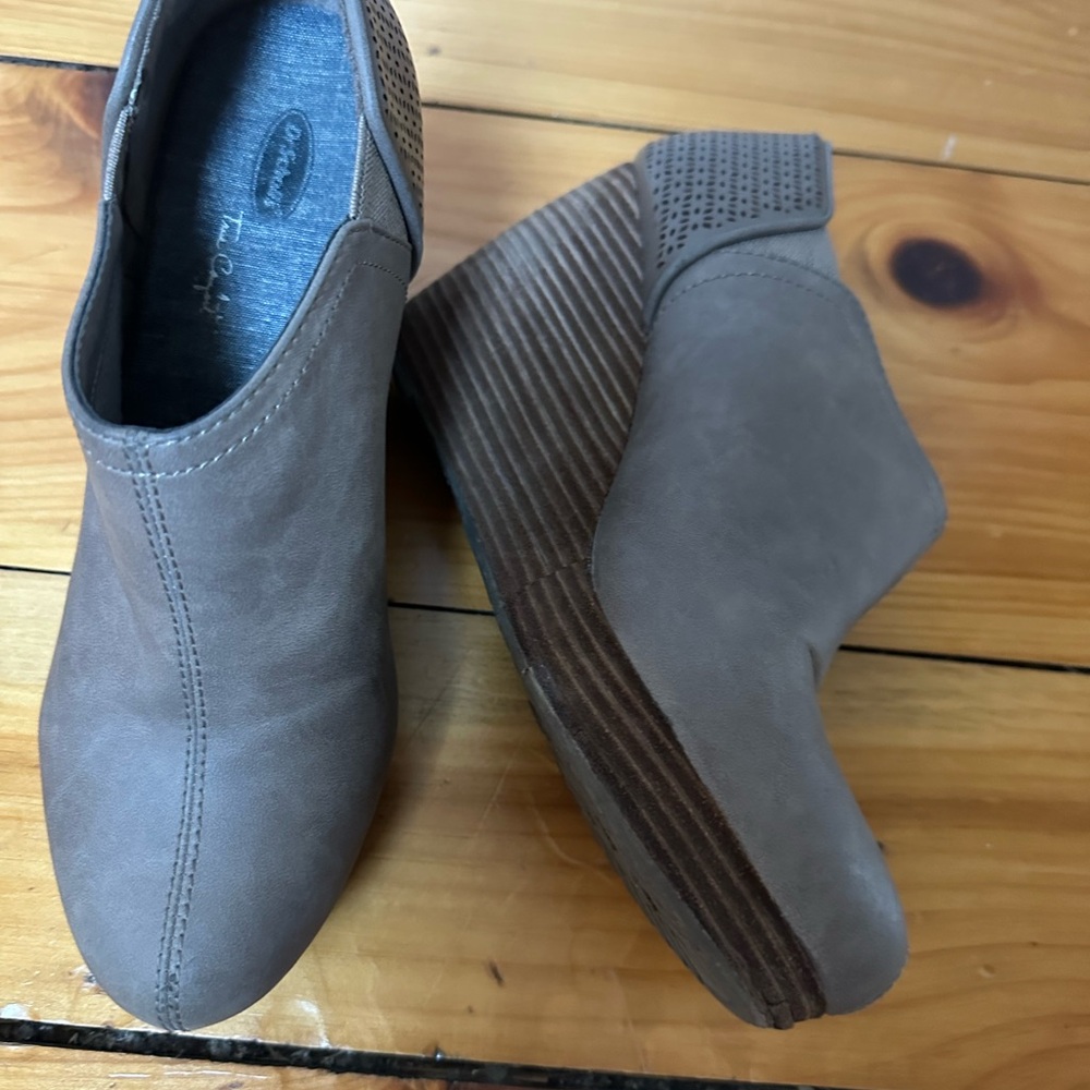 Women's Taupe Wedge Shoes